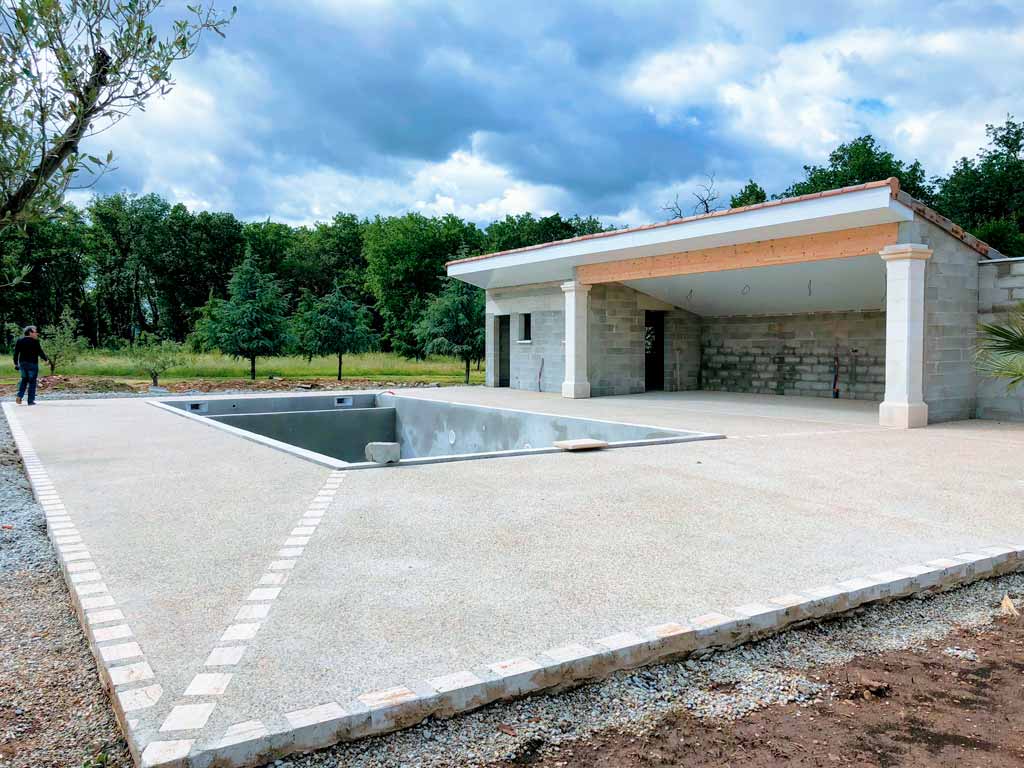 Contour de piscine en béton décoratif Montélimar
