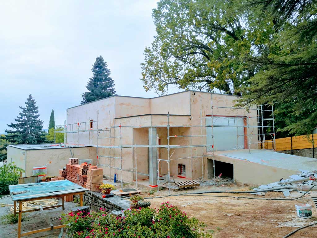 Enduit de façade appliqué sur une maison à Montélimar par Demiralan Construction